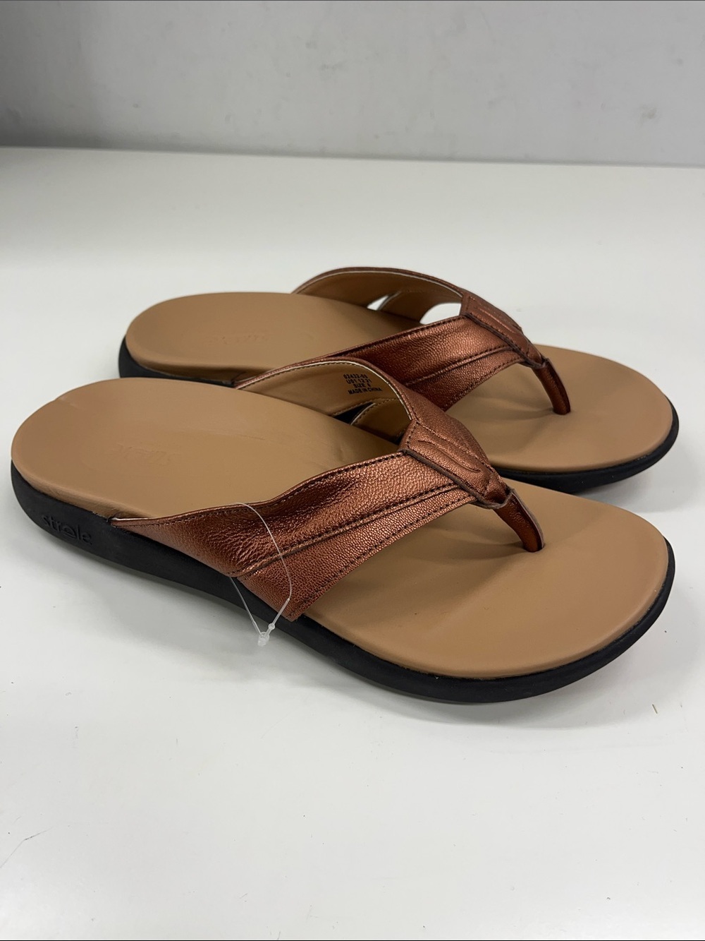 New Strole Bliss Thong Sandals in Copper Leather Size 8